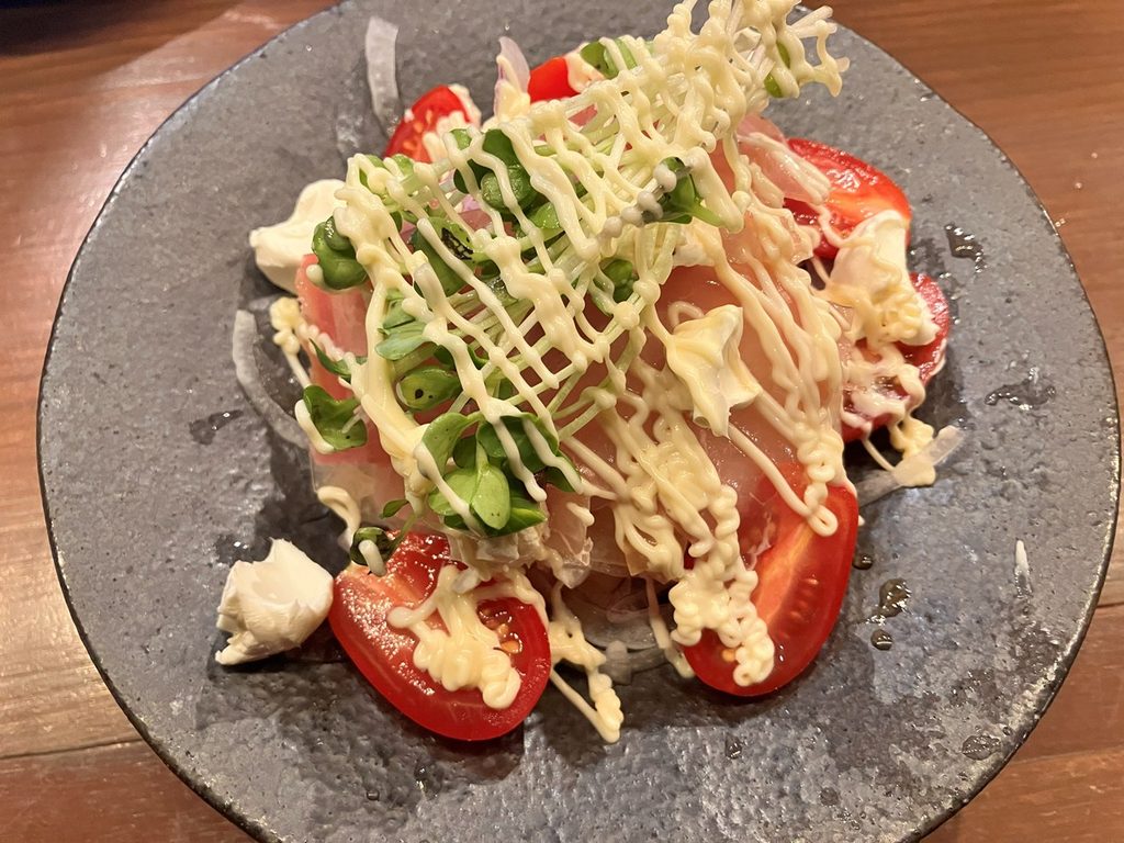 神戸三宮の炭焼もくもく本店で食べたサラダ