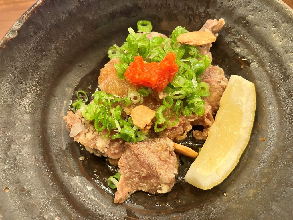 神戸三宮の炭焼もくもく本店で食べた鶏料理