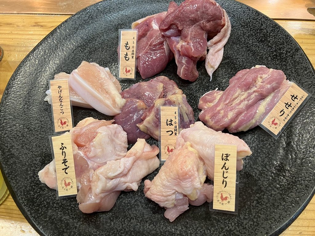 久留米の炭火焼一絆で注文した焼き鳥の盛り合わせ