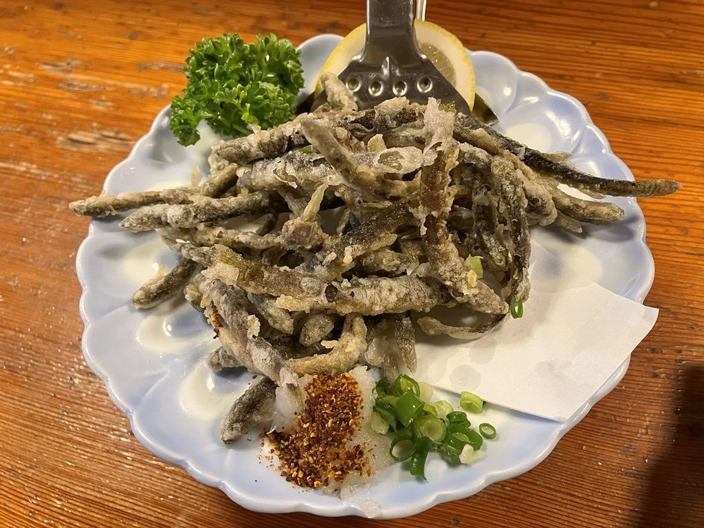 長野県の酒楽亭たきょうで食べたどじょうの唐揚げ