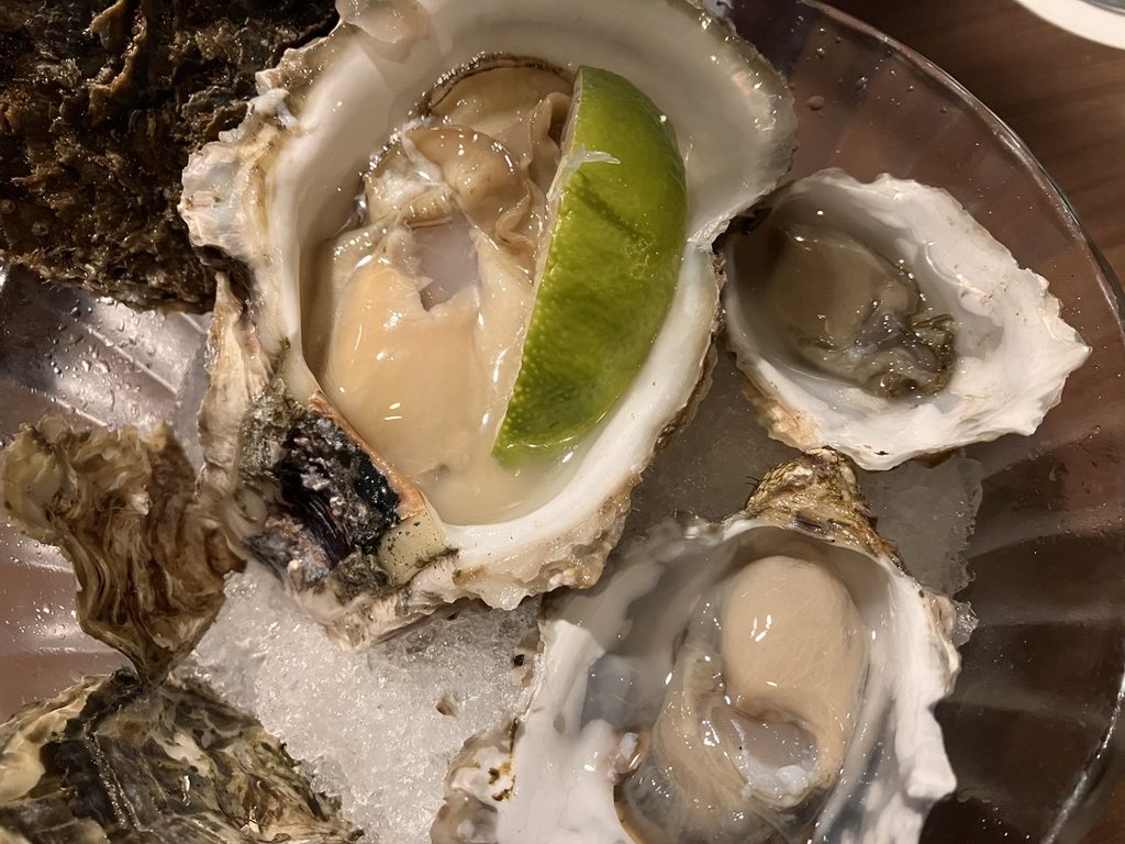 simaくうまで食べた殻付きの生牡蠣