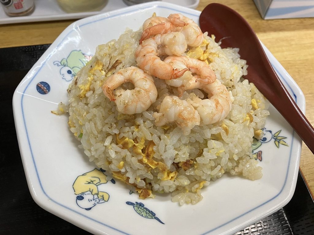 福島県のくるくる軒で食べた、エビがたっぷりのった海老チャーハン