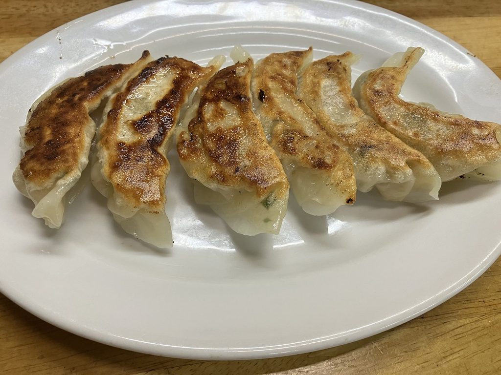 福島県のくるくる軒で食べた、焼き目が香ばしい焼き餃子
