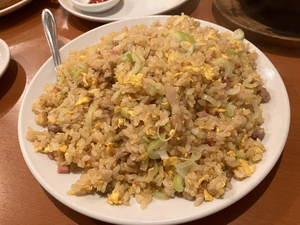 千葉の台湾料理 王府で注文したボリュームたっぷりの焼飯