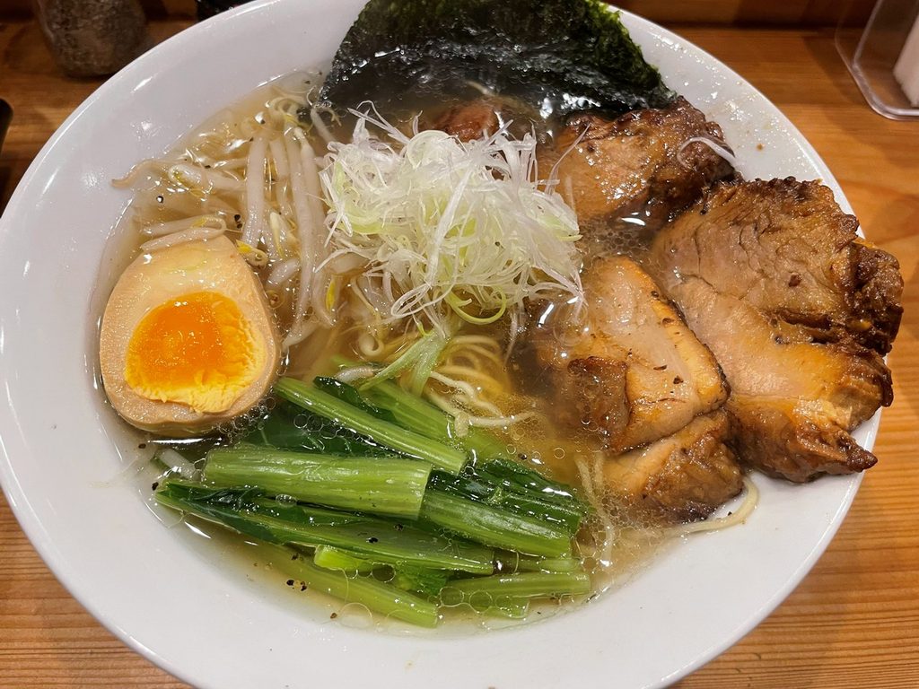 鳥取市の藤喜で食べた牛骨醤油ラーメン