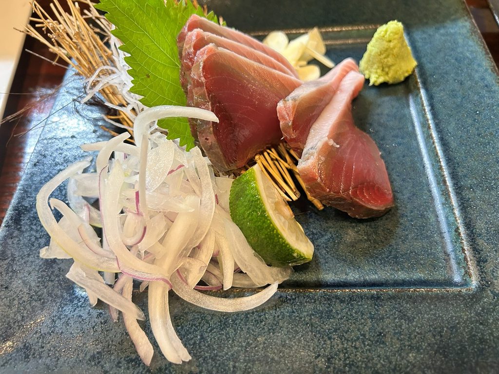 高知の酔鯨亭で食べた新鮮なカツオの刺身