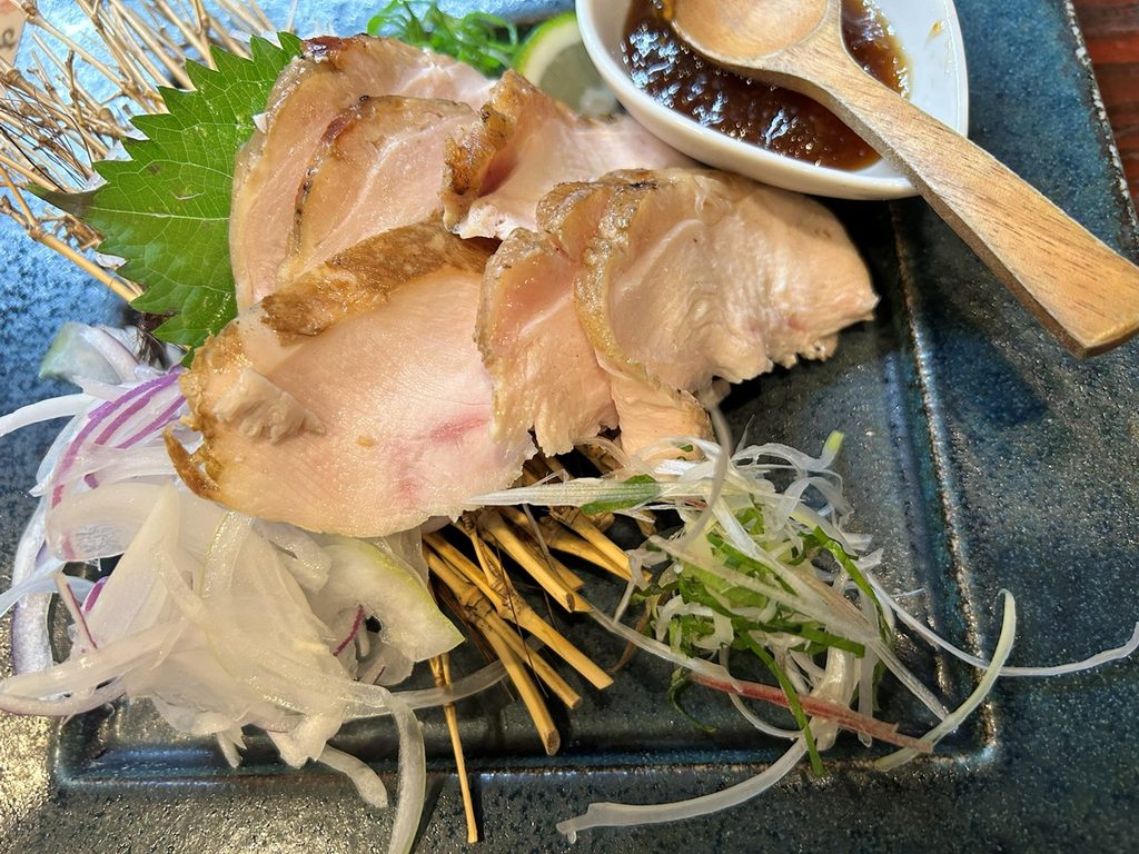 高知の酔鯨亭で食べた土佐はちきん地鳥藁焼きタタキ