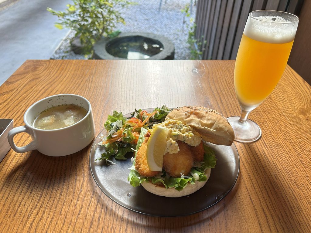 道後温泉の道後の町屋で食べた鯛カツバーガー