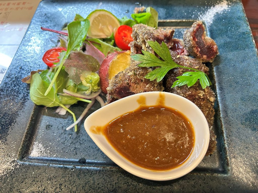 高知の酔鯨亭で食べた鯨レアかつ