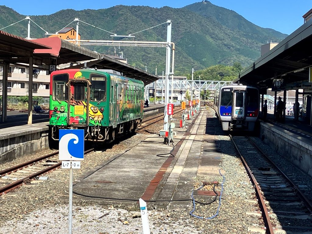宇和島から窪川へ向かうJR予土線の普通列車