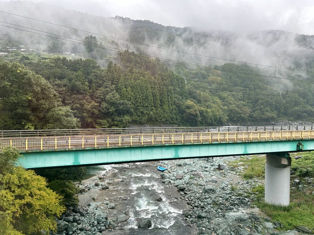 JR土讃線の車窓から眺めた四国の山間風景2