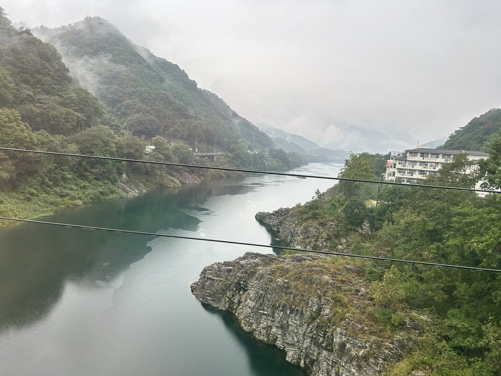 JR土讃線の車窓から眺めた四国の山間風景4
